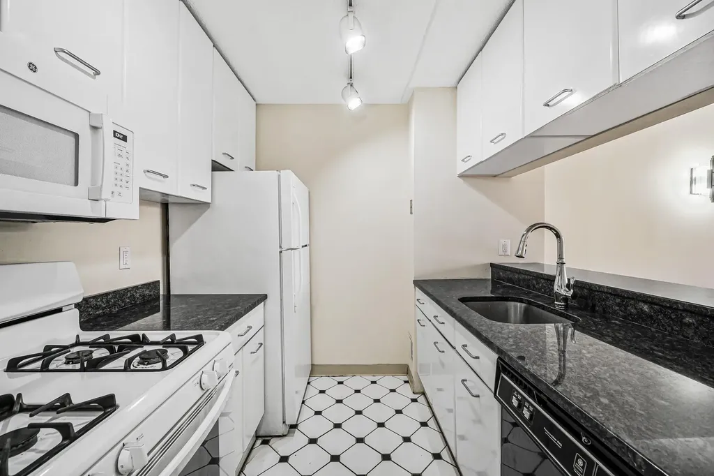 4 Martine Avenue White Plains NY 10606