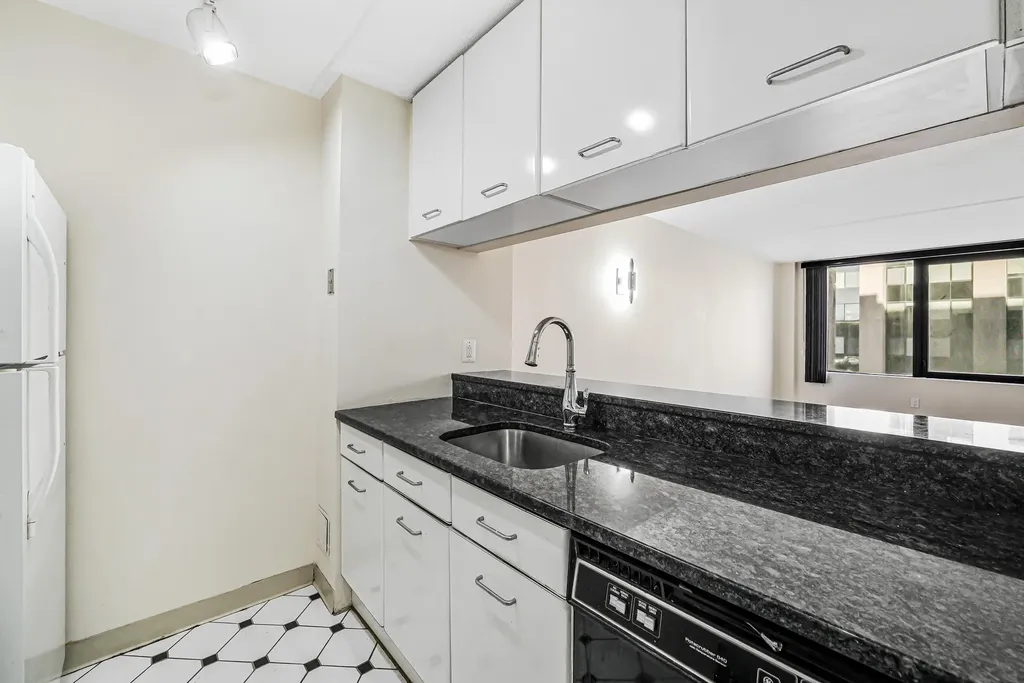 4 Martine Avenue White Plains NY 10606