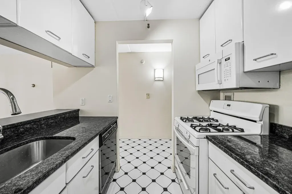 4 Martine Avenue White Plains NY 10606