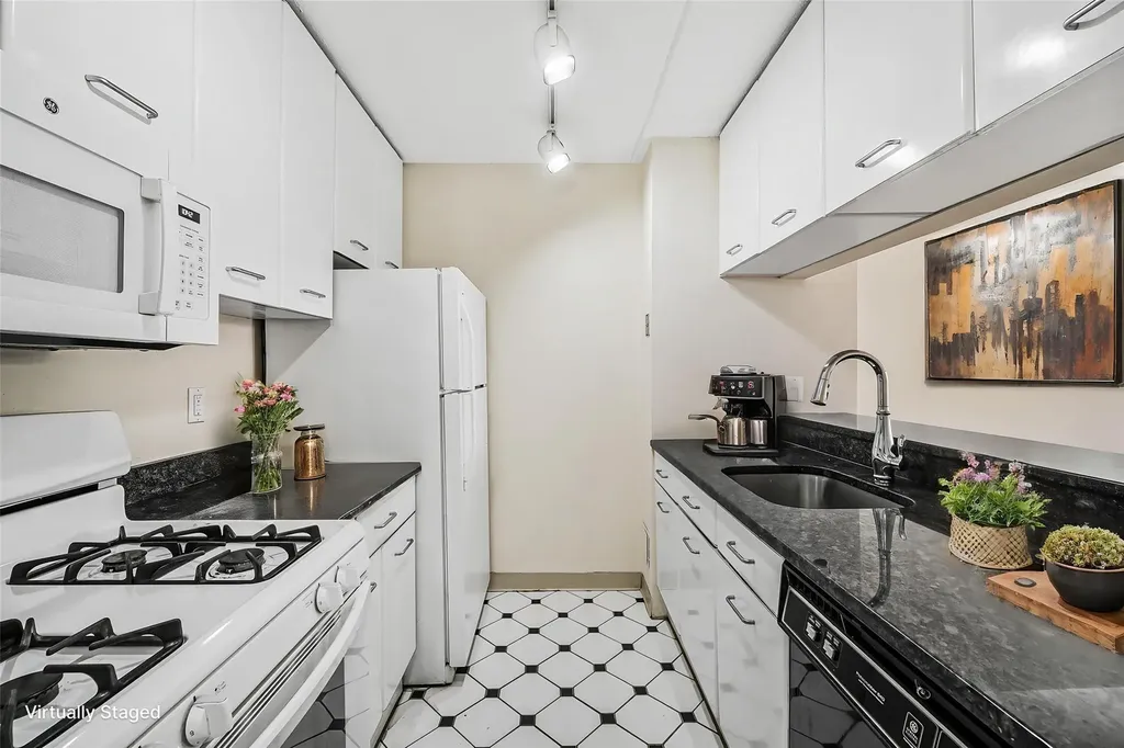 4 Martine Avenue White Plains NY 10606