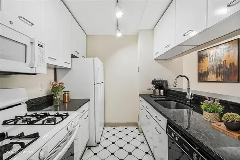 4 Martine Avenue White Plains NY 10606