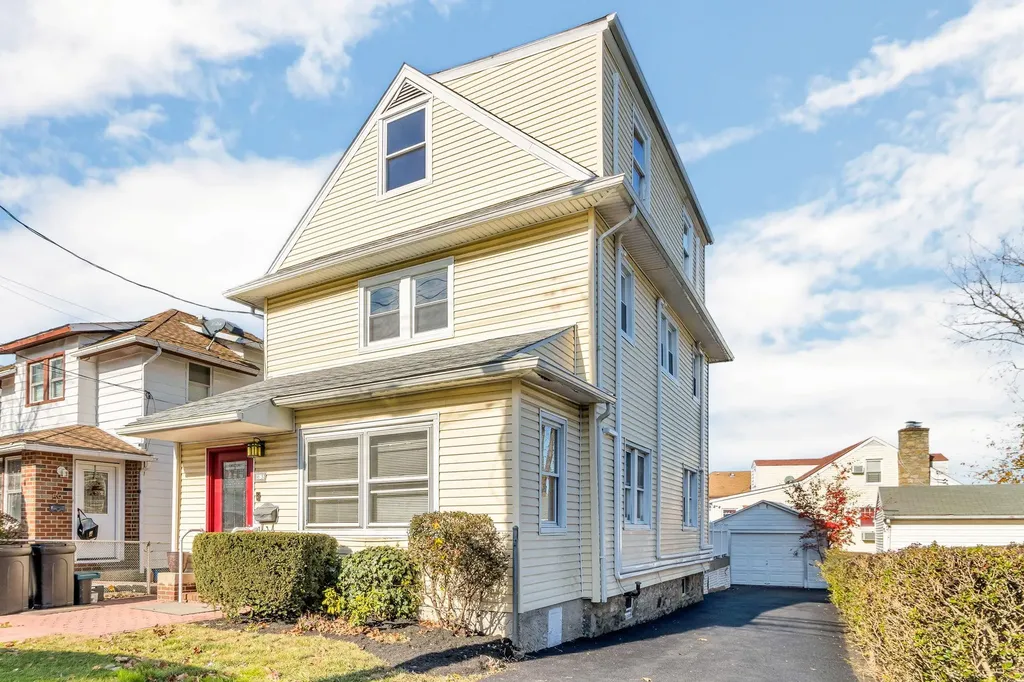 63 Ramsey Avenue Yonkers NY 10701