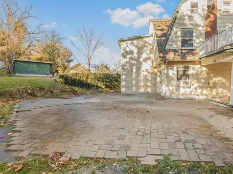 62 Circuit Road New Rochelle NY 10805