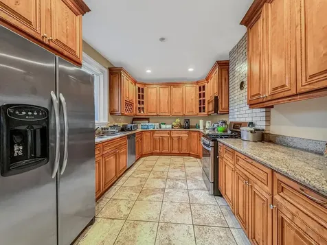 62 Circuit Road New Rochelle NY 10805