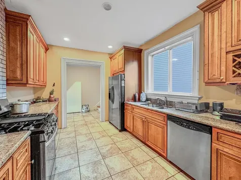 62 Circuit Road New Rochelle NY 10805