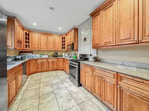 62 Circuit Road New Rochelle NY 10805
