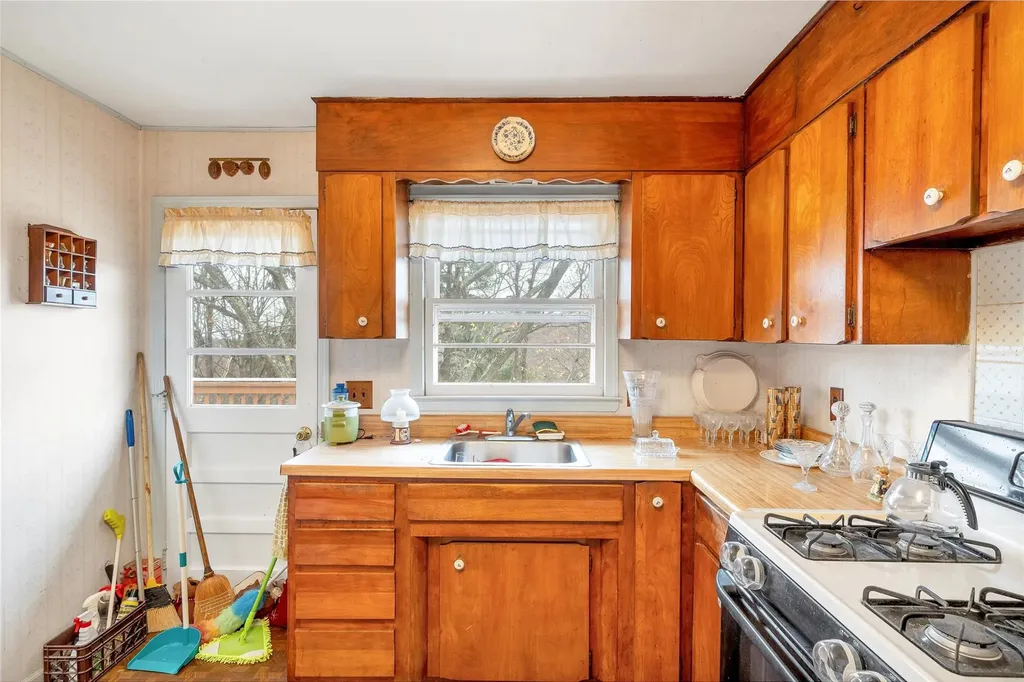 14 Pine Hill Road Monroe NY 10950