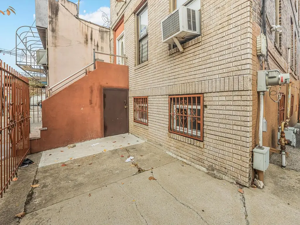1262 Leland Avenue Bronx NY 10472