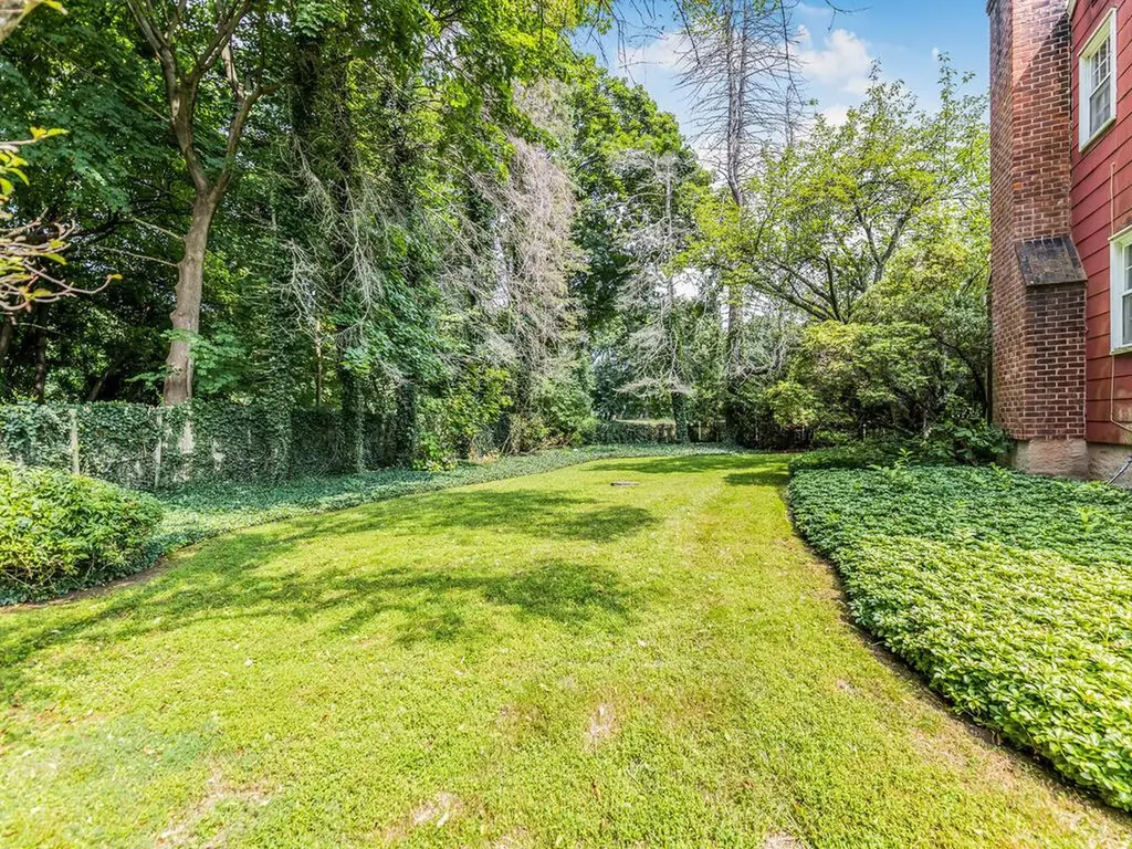 21 Clove Road White Plains NY 10603