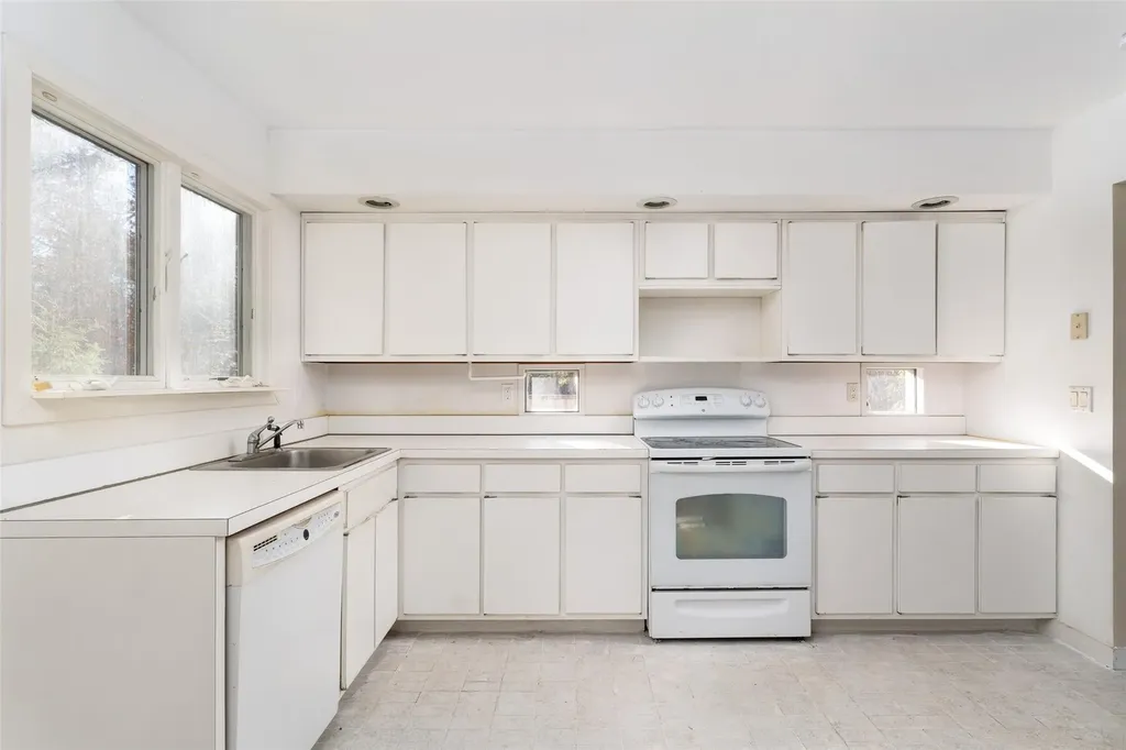 4 Todd Drive East Hampton NY 11937