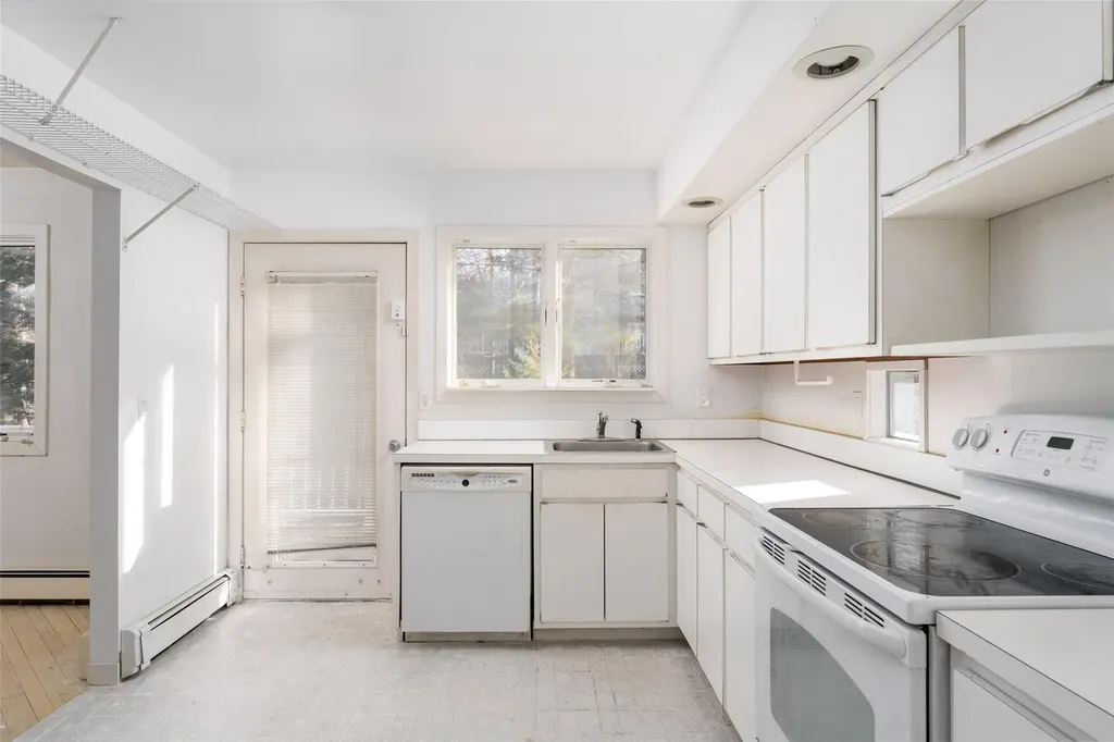 4 Todd Drive East Hampton NY 11937