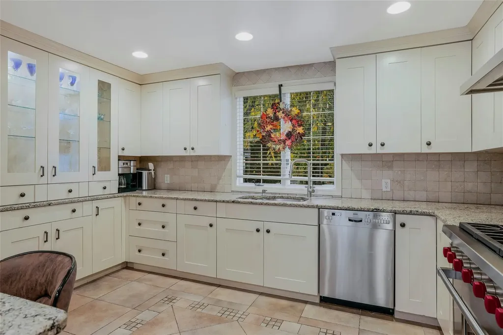 61 Argyle Road Albertson NY 11507