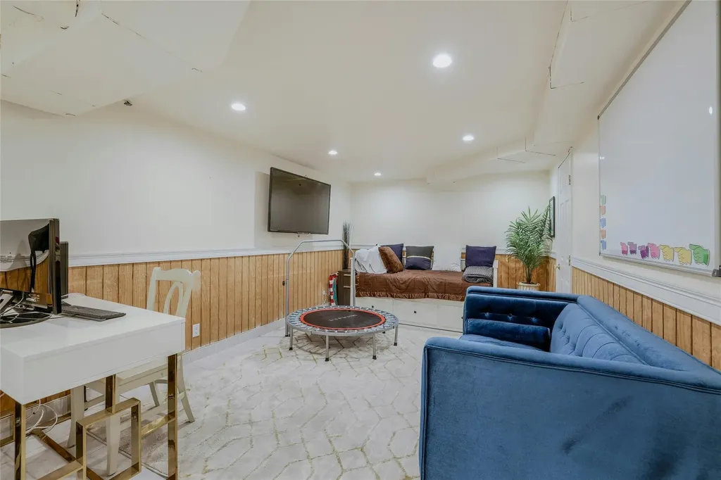 61 Argyle Road Albertson NY 11507