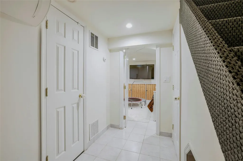 61 Argyle Road Albertson NY 11507
