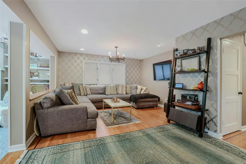 61 Argyle Road Albertson NY 11507