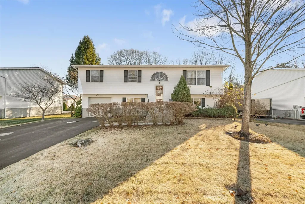 7 Ted Miller Drive Maybrook NY 12543