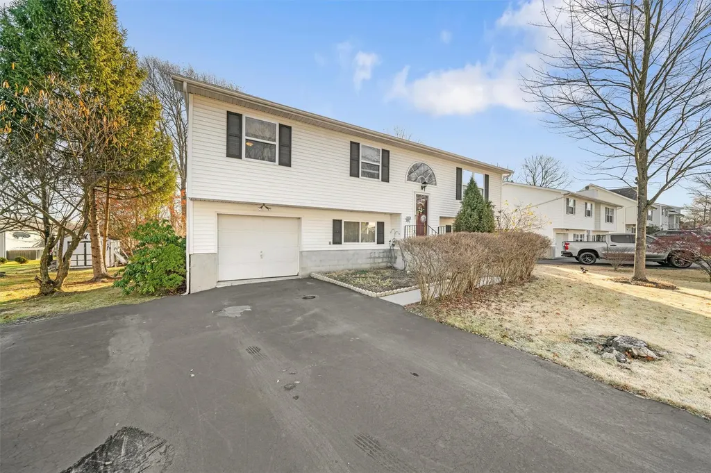 7 Ted Miller Drive Maybrook NY 12543