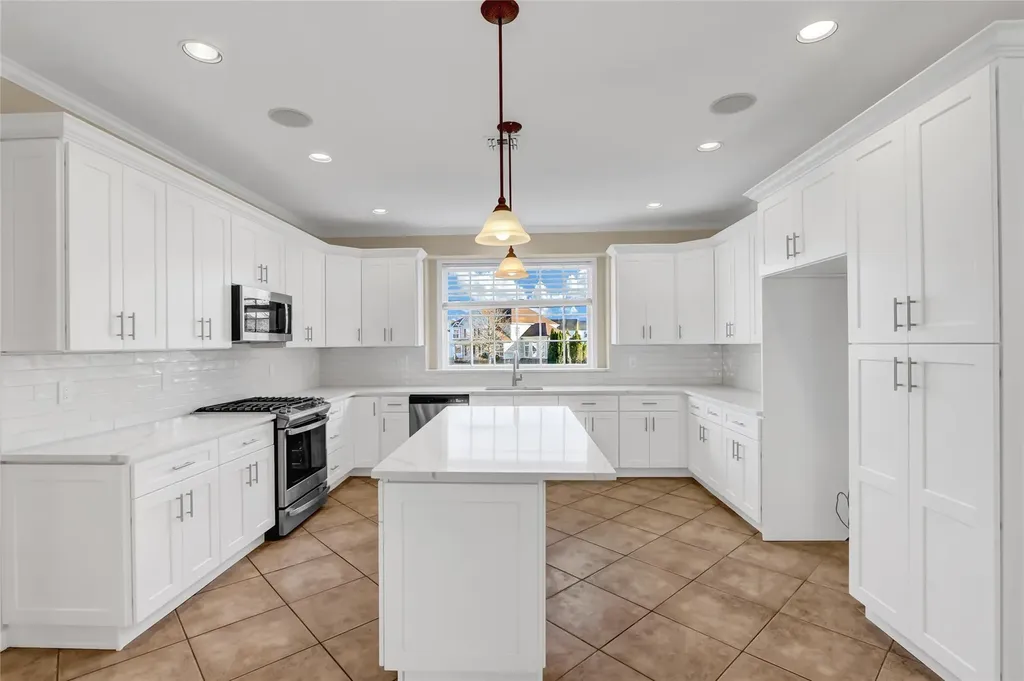 8 Brookline Court Wading River NY 11792