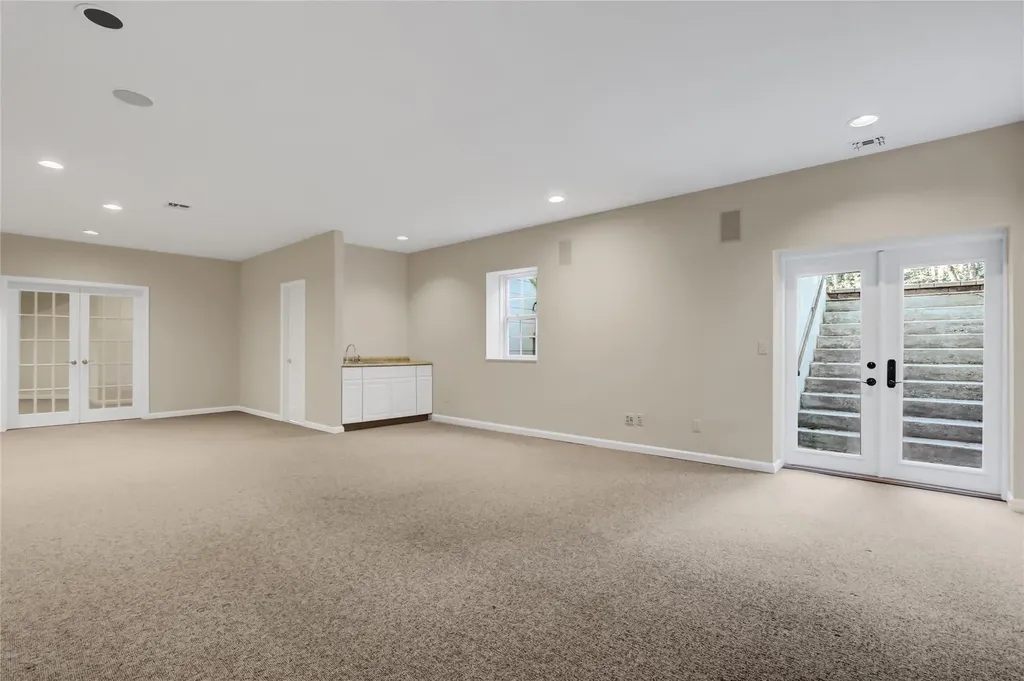8 Brookline Court Wading River NY 11792