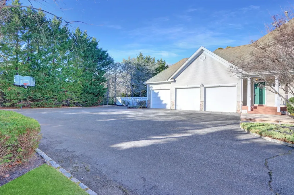 8 Brookline Court Wading River NY 11792