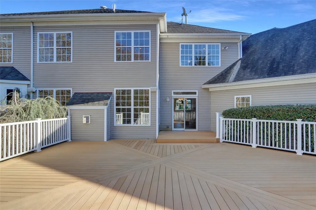 8 Brookline Court Wading River NY 11792