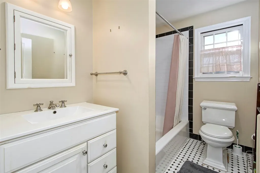 33 Doyer Avenue White Plains NY 10605