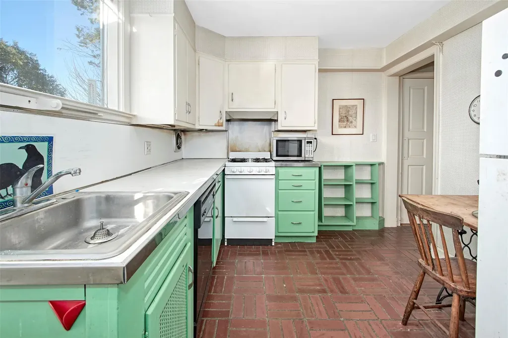33 Doyer Avenue White Plains NY 10605