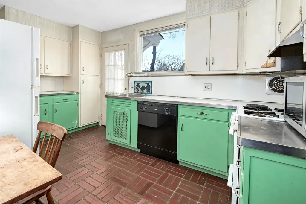 33 Doyer Avenue White Plains NY 10605