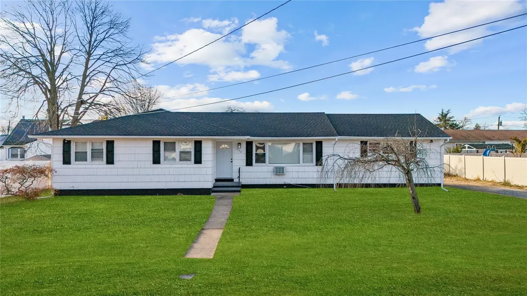 532 Empire Avenue West Babylon NY 11704