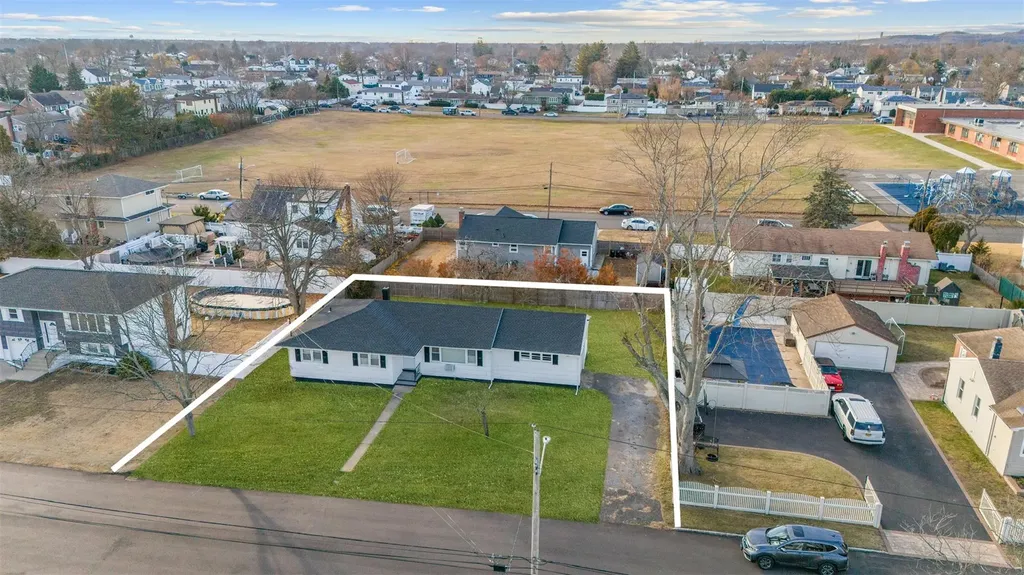 532 Empire Avenue West Babylon NY 11704