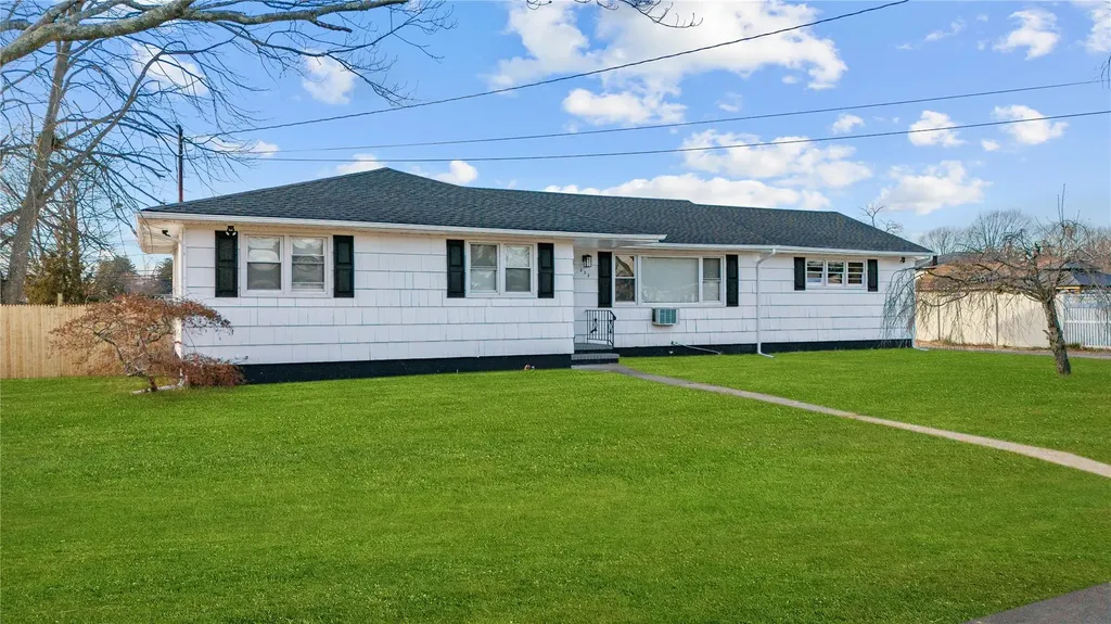 532 Empire Avenue West Babylon NY 11704