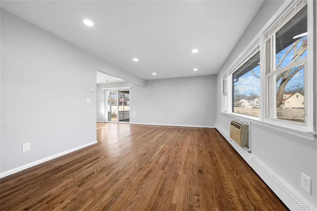 532 Empire Avenue West Babylon NY 11704