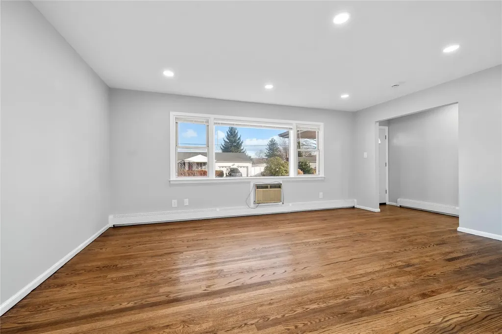 532 Empire Avenue West Babylon NY 11704