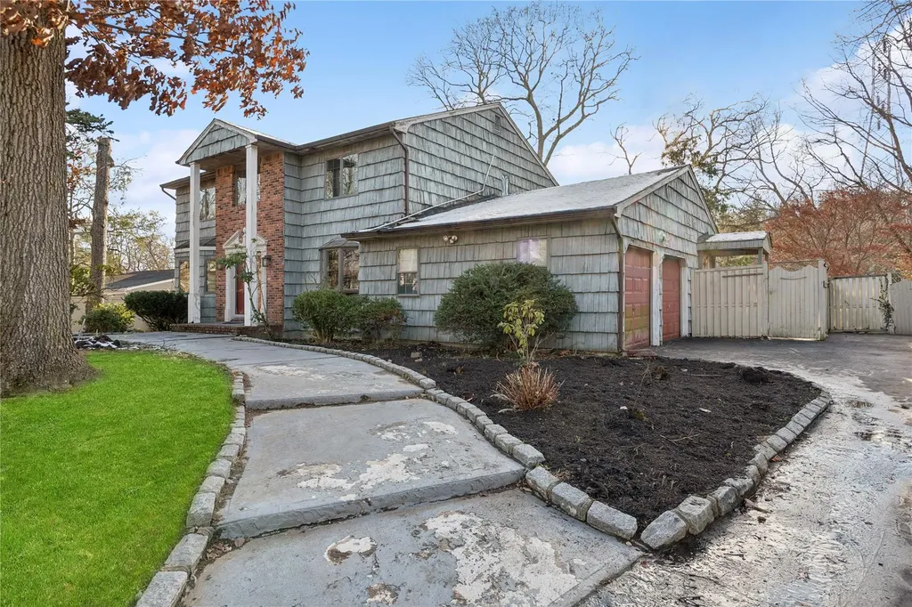 28 Mcculloch Drive Dix Hills NY 11746