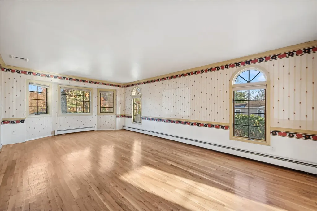 28 Mcculloch Drive Dix Hills NY 11746