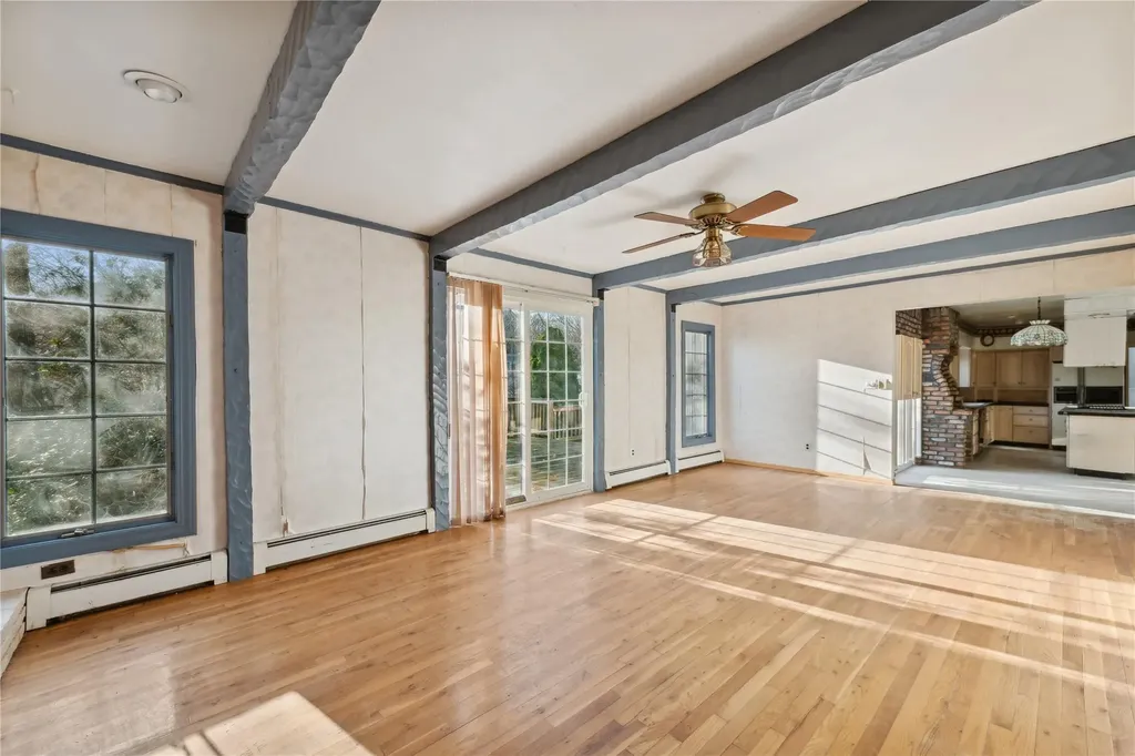 28 Mcculloch Drive Dix Hills NY 11746