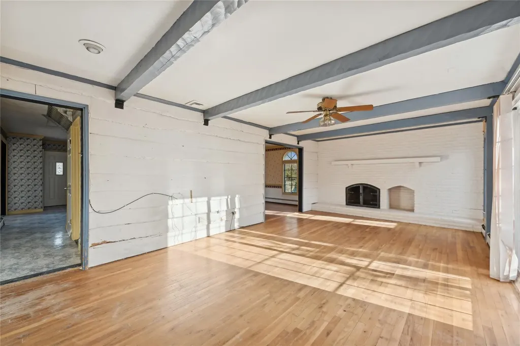 28 Mcculloch Drive Dix Hills NY 11746