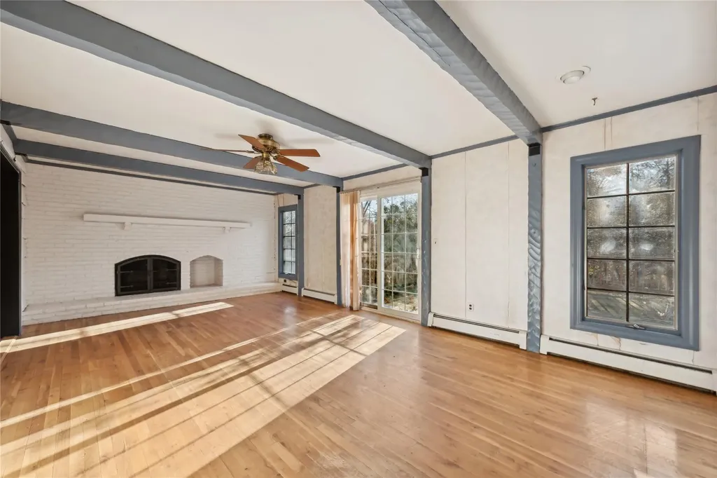 28 Mcculloch Drive Dix Hills NY 11746