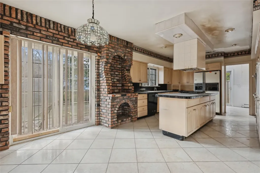 28 Mcculloch Drive Dix Hills NY 11746