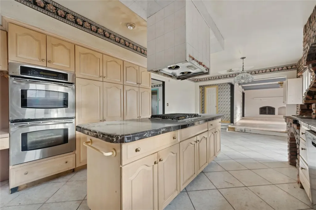 28 Mcculloch Drive Dix Hills NY 11746