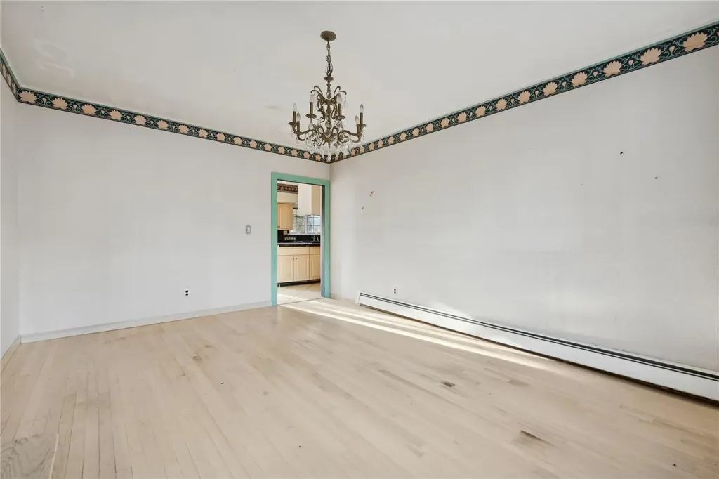 28 Mcculloch Drive Dix Hills NY 11746