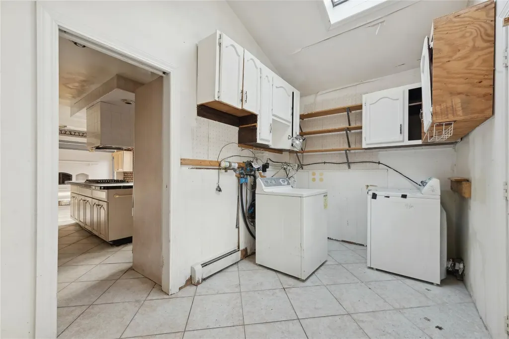 28 Mcculloch Drive Dix Hills NY 11746