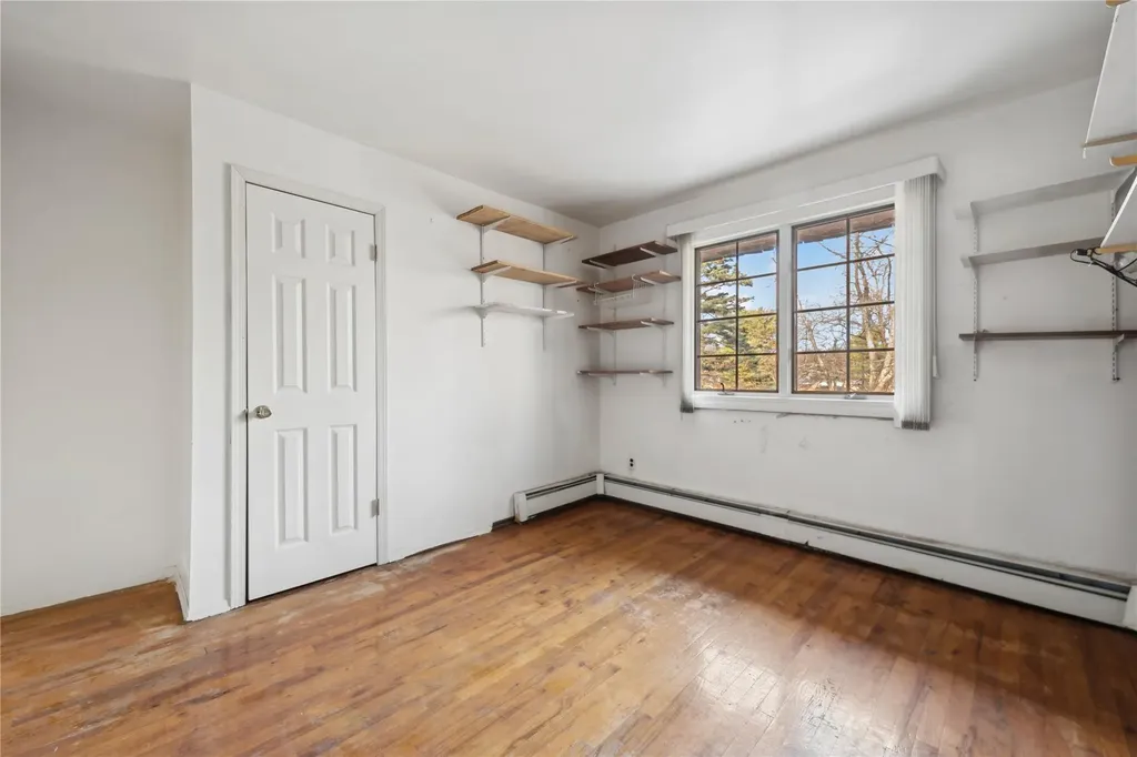 28 Mcculloch Drive Dix Hills NY 11746