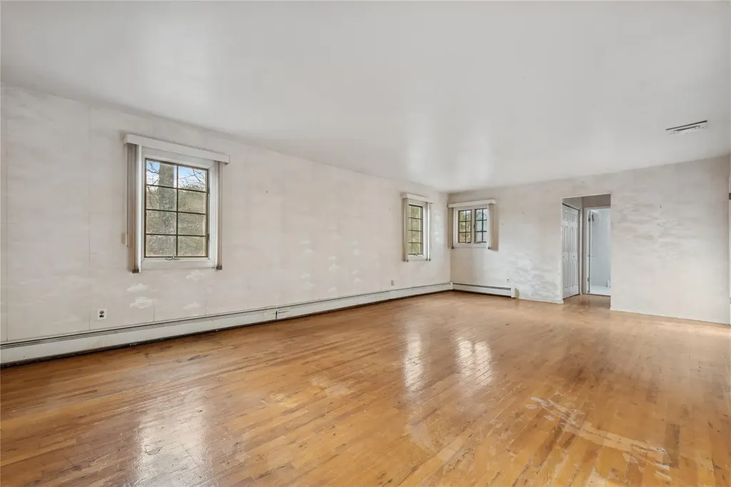28 Mcculloch Drive Dix Hills NY 11746