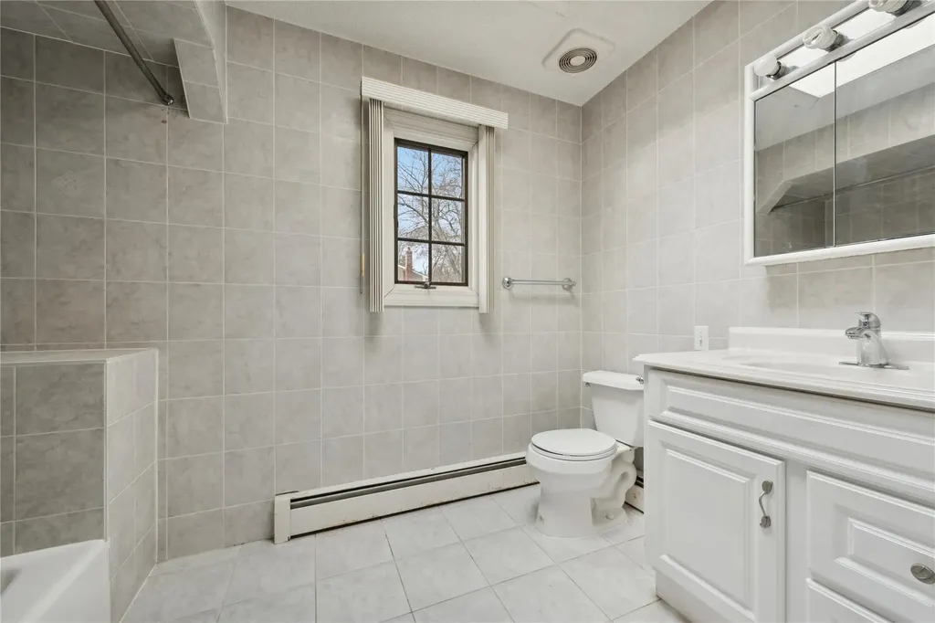 28 Mcculloch Drive Dix Hills NY 11746