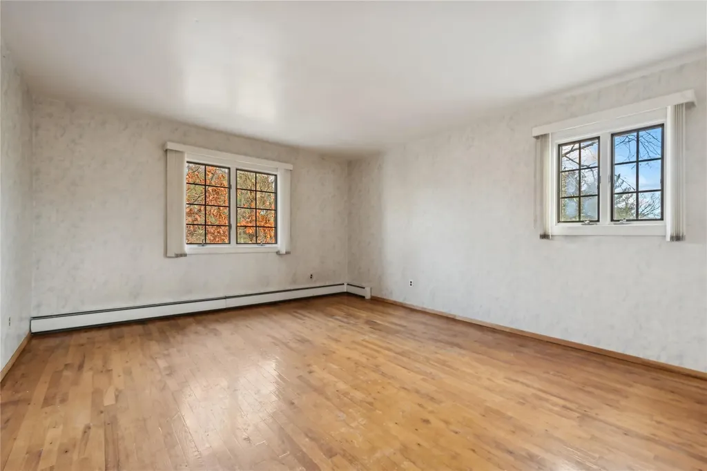 28 Mcculloch Drive Dix Hills NY 11746
