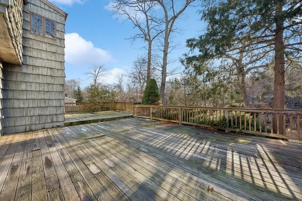 28 Mcculloch Drive Dix Hills NY 11746