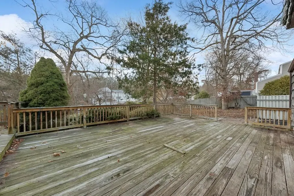 28 Mcculloch Drive Dix Hills NY 11746