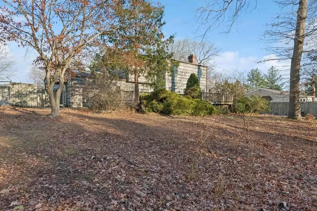 28 Mcculloch Drive Dix Hills NY 11746
