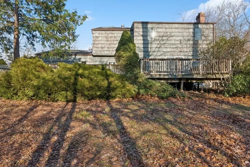 28 Mcculloch Drive Dix Hills NY 11746